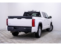 La Toyota Tundra SR5 2023 est une camionnette robuste et fiable, conçue pour répondre aux besoins le... (image 4)