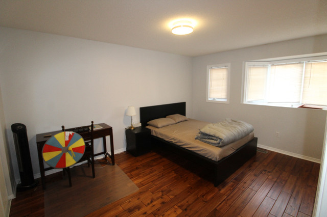 Furnished room for rent now - for female in Room Rentals & Roommates in Markham / York Region