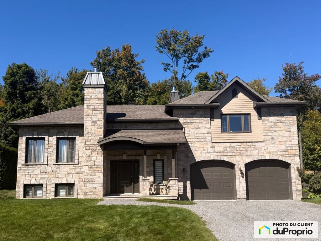$949,000 - Split Level for sale in St-Nicolas — photo 1