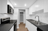 A quiet family-oriented apartment building surrounded by trees and the Gardens, they are spacious, w... (image 3)