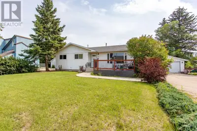 Charming Bungalow on a Large Lot in a Great Neighbourhood! This solid, well-maintained home is the p...