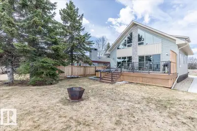 This Beautiful Western Manufacturing Show Home right along Pigeon Lake was moved into place in 2023....