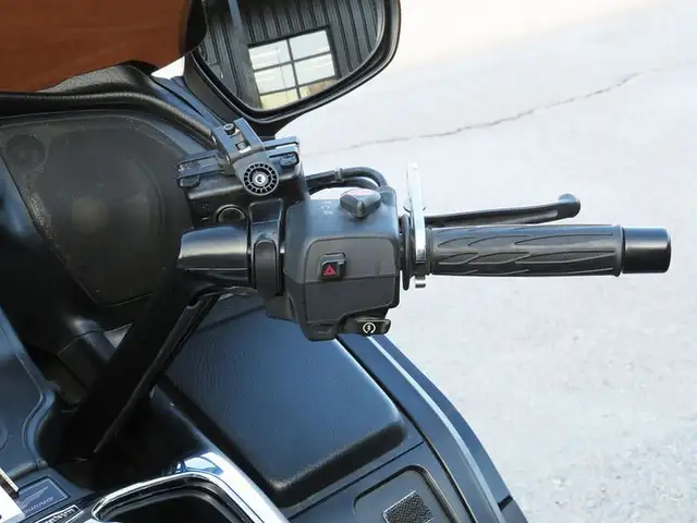 2014 Honda Gold Wing F6B in Sport Touring in Cambridge - Image 9