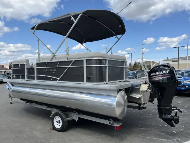 2018 Godfrey 21-FT Pontoon | Bimini Top | Ladder | Fish Finder in Boat Parts, Trailers & Accessories in Ottawa - Image 7