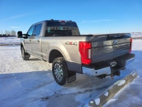 // EXCELLENT CONDITION! // Meet the 2022 Ford Super Duty F-350 SRW Lariat, now offered at Centennial... (image 6)