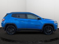 This 2025 JEEP COMPASS LATITUDE LUX 4X4 has the following options Leatherette Seats, Full Sunroof, P... (image 5)
