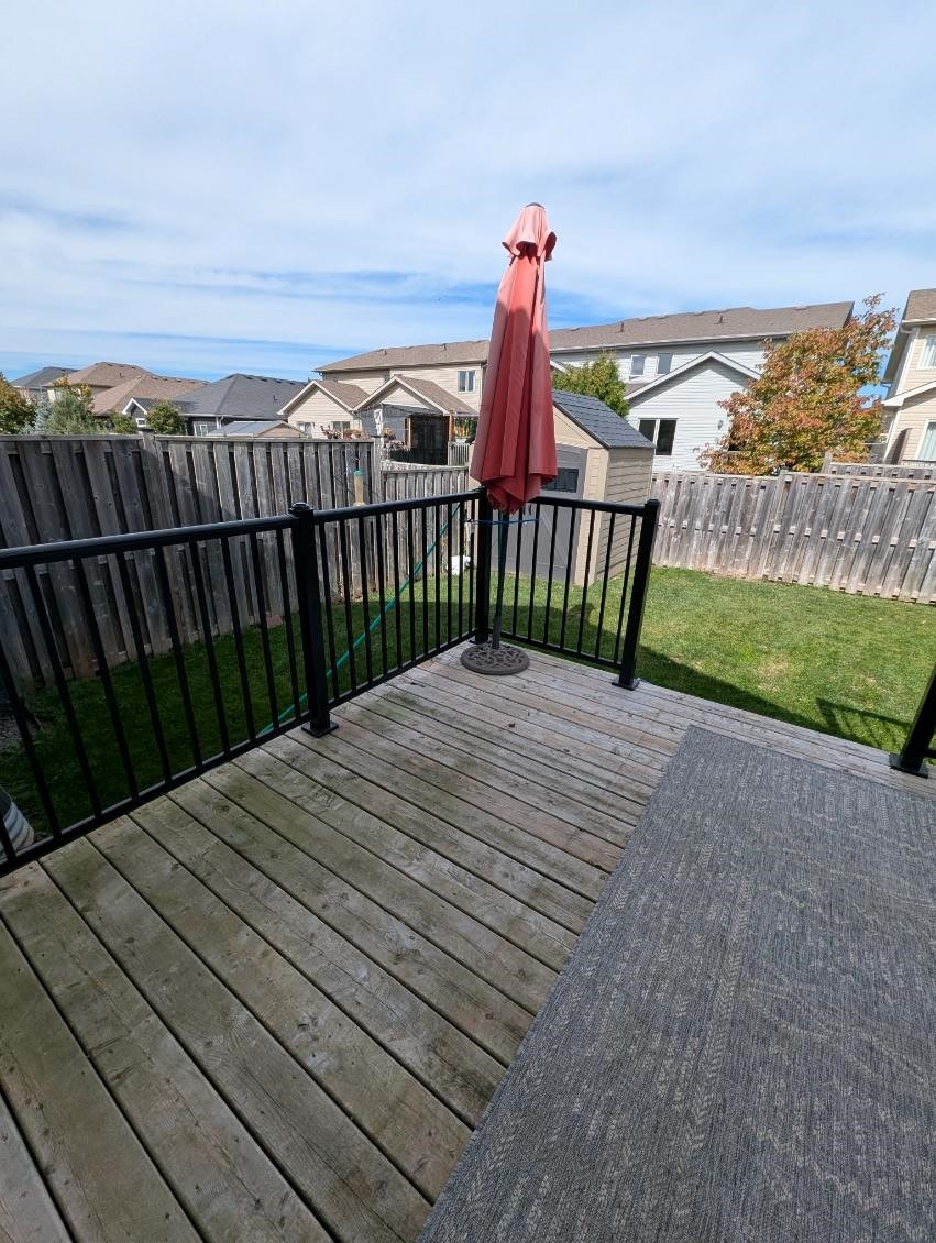 end unit town house with finished basement in blossom Street 5
