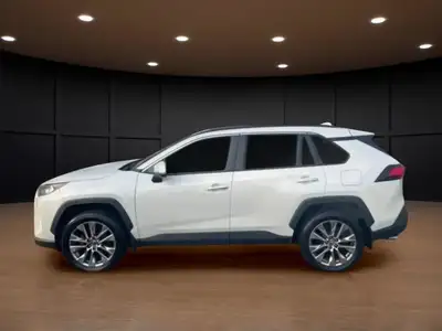 Presenting the 2019 Toyota RAV4 AWD Limited in a pristine white finish, perfect for tackling Canadia...