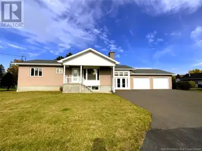 First time on the market and for quick possession! Let us introduce you to this beautiful property l...
