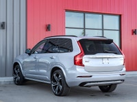 Carget Supercentre is proud to present this 2023 Volvo XC90 Ultimate Dark Theme! EXTERIOR: SILVER DA... (image 7)