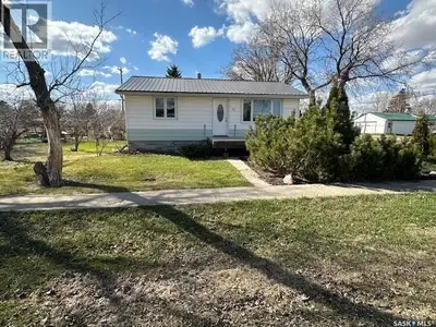 Welcome to 16 McCulloch Street in the welcoming community of Fillmore — a charming and well-cared-fo...