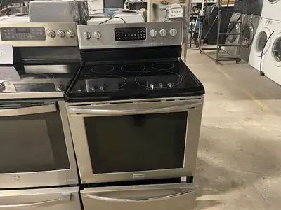 Cuisinière stainless vitrocéramique Frigidaire, View more