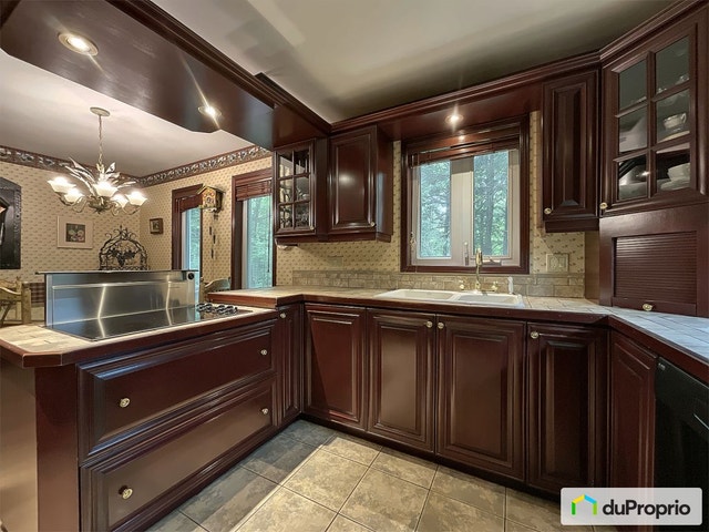 $569,000 - 1 1/2 Storey for sale in St-Lambert-De-Lauzon — photo 2