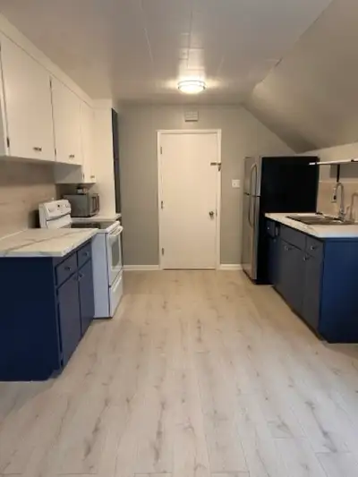 700 McLeod - Top Floor You’ll want to snag this unit quick with updates throughout including: 2 Good...