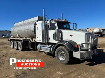 2007 Peterbilt 378 Tri Tank Truck Cummins 18 speed 117,828 km 33,374 hours 21,388 L Jasper tank TC40...