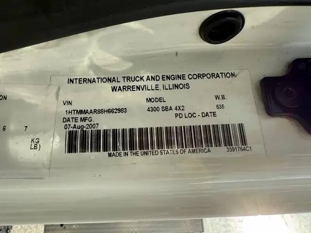 2008 International DuraStar 4300 with Amco Veba Crane and 8 Foot in Heavy Trucks in Regina - Image 97