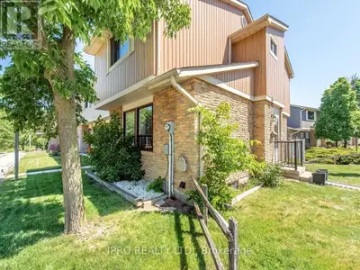 52 - 98 FALCONER DRIVE Mississauga (Streetsville), Ontario