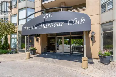 Welcome to top floor living at the Bronte Harbour Club, where some of Oakville's most impressive wat...