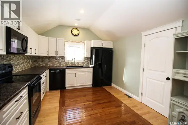 689 2ND STREET W Shaunavon, Saskatchewan in Houses for Sale in Swift Current - Image 3