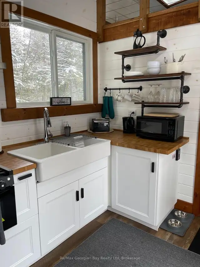 91.5 KING ROAD Tay (Waubaushene), Ontario in Houses for Sale in Barrie - Image 18