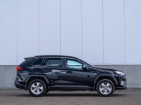 CARGET AUTOMOTIVE is thrilled to offer this 2022 Toyota Rav4 Hybrid XLE, combining impressive fuel e... (image 4)