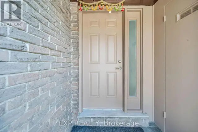 19 GATWICK LANE Brampton (Northgate), Ontario in Condos for Sale in Mississauga / Peel Region - Image 3