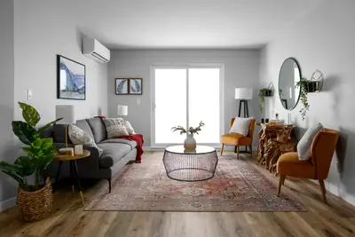 The View - Hillside Perched atop the hillside overlooking the Thompson River, The View truly lives u...