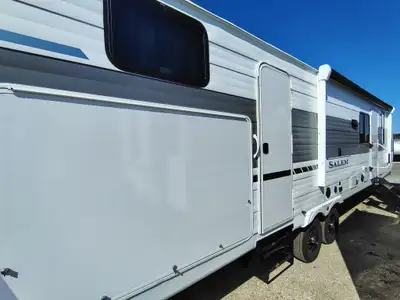 2026 salem 32bhds The 2026 Forest River Salem 32BHDS is a travel trailer with a bunkhouse floorplan,...