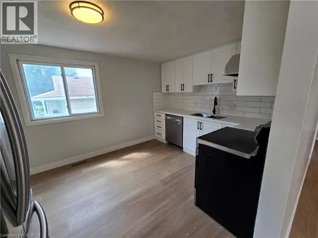 99 CLUTHE Crescent Kitchener, Ontario in Houses for Sale in Kitchener / Waterloo - Image 12