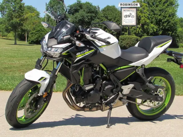 2021 Kawasaki Z650 ABS in Sport Bikes in Leamington - Image 3