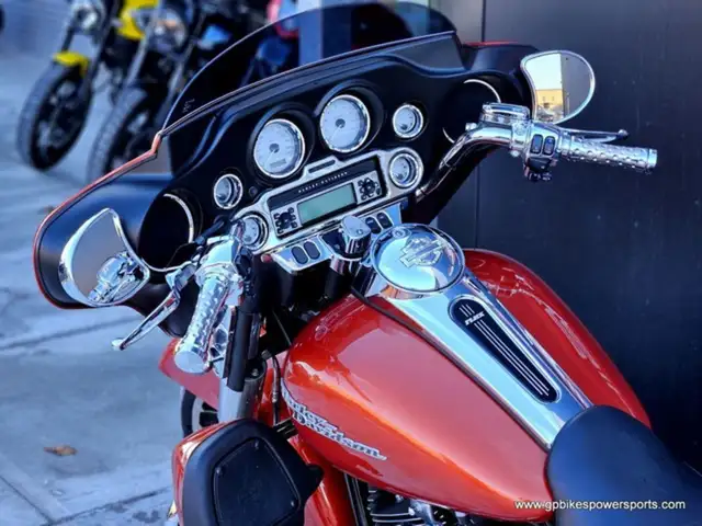 2011 Harley-Davidson FLHX Street Glide in Sport Touring in Oshawa / Durham Region - Image 16