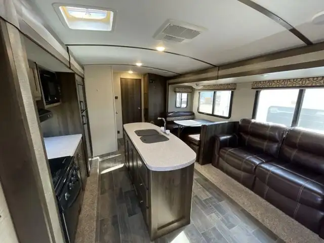 2017 Keystone RV Premier Ultra Lite 26RBPR in Travel Trailers & Campers in Kamloops - Image 4