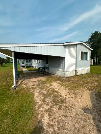 MOBILE HOME TO BE MOVED at buyers expense. Please call 204-392-9478 for any further questions. 1988...
