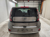 Great urban commuter car in this electric 18 Kia Soul Luxury. Complete with navigation, sunroof, cam... (image 2)