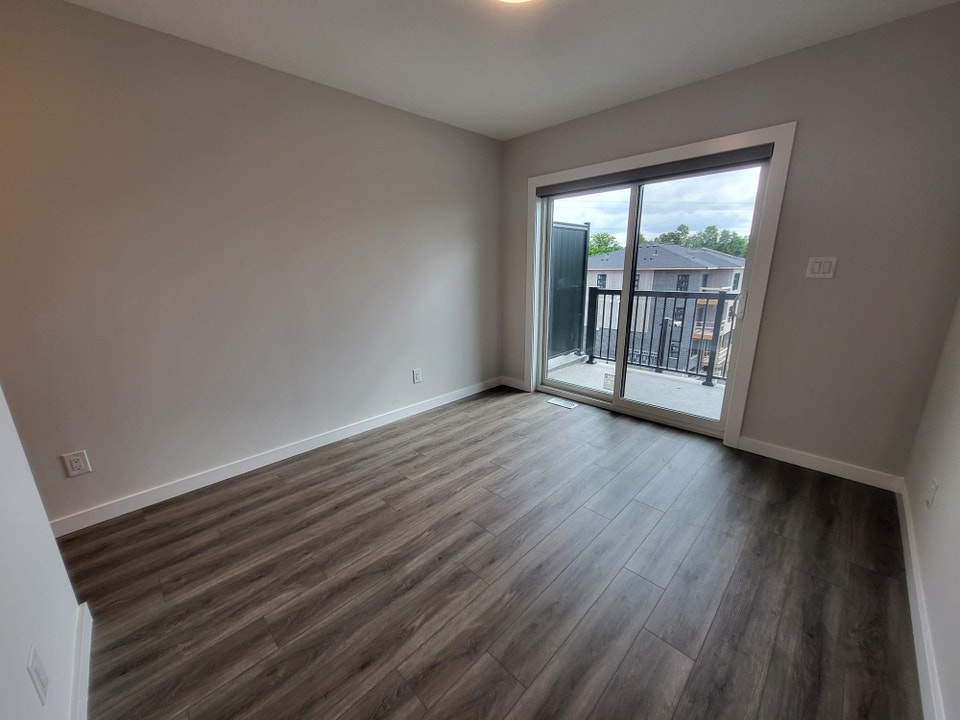 C16 - Modern 2 Storey 2 Bedroom 2.5 Bathroom Condo Suite for Ren 2