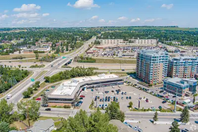 This Prime NW office opportunity is well locatedin the busy NW community of Varsity estate just off...