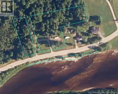 Waterfront Property in beautiful Halcomb Enjoy the natural beauty of Halcomb with this stunning wate...