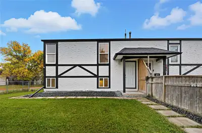 3E//Winnipeg/Offers As Received:Beautifully Renovated Bi-Level in Valley GardensWhy settle for updat...