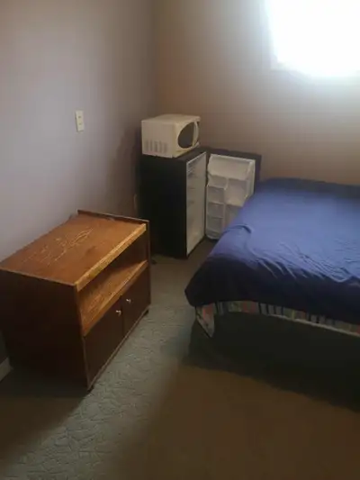 Very nice private room includes queen bed, and desk and chair. Closet and shelving for clothes. All...
