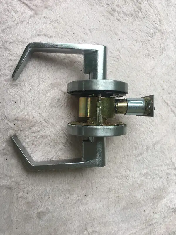 poigner de porte intérieur couleur argent in Windows, Doors & Trim in Laval / North Shore - Image 3