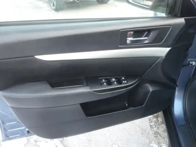 2014 Subaru Outback 4dr Wgn H4 Auto 2.5i Premium in Cars & Trucks in Calgary - Image 16