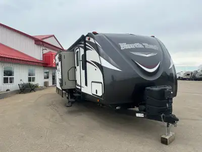 ️ 2017 North Trail 33BKSS – Spacious Family Bunkhouse – Clean & Ready to Camp! ️ Bring the whole fam...