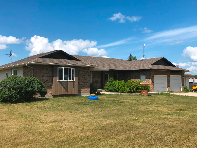 WATERFRONT 900 ' OF SHORELINE & 2260 SQ FT HOME LAC DU Houses for Sale Winnipeg Kijiji