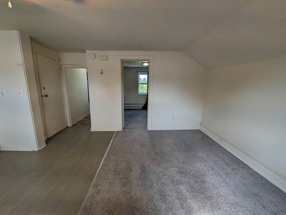42 Leeper St, St. Catharines - All Inclusive 1 Bed Upper Unit 3