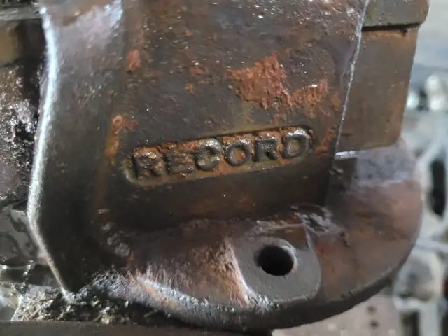 Record #1 made in England bench vice$65 in Other in Belleville - Image 4