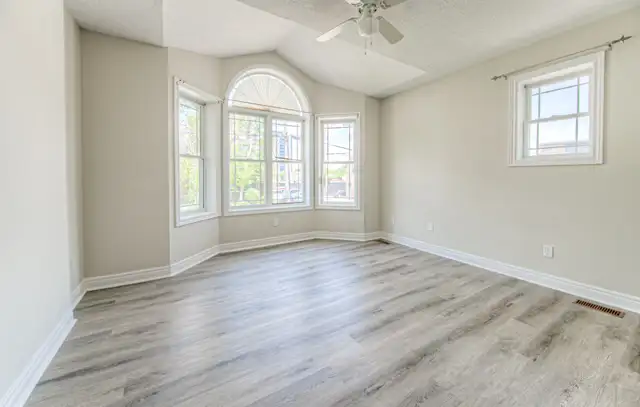 62 DORSET ST - 5 BEDROOM STUDENT UNIT AVAILABLE in Long Term Rentals in Kitchener / Waterloo - Image 19
