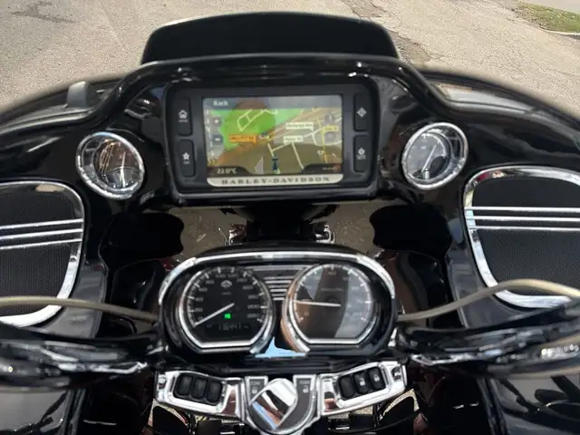 2015 Harley-Davidson CVO Road Glide ~ SUPER CLEAN ~ 110CI ~ ROAD in Sport Touring in City of Toronto - Image 22