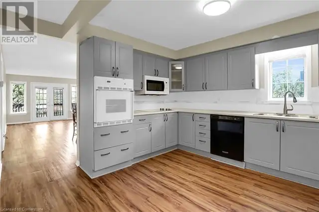 7 VILLAGE Drive Smithville, Ontario in Houses for Sale in Hamilton - Image 7