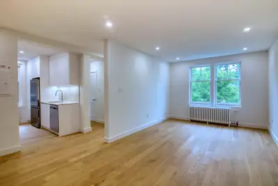 renovated 3-bedroom apartment in Westmount for July 1 - ID 3550