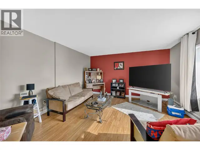 355 & 357 Gwyer Street Penticton, British Columbia in Houses for Sale in Penticton - Image 5